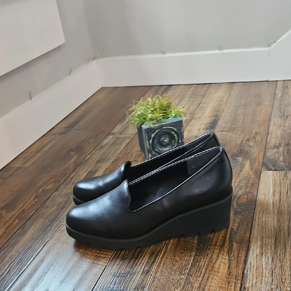 Vionic Women's Black Leather Slip On Lug Wedge Heel Comfortable‎ Loafers